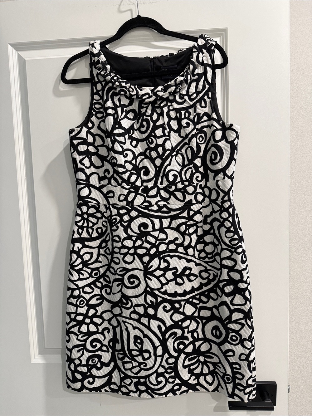 NWT Just Taylor Sleeveless Black & White Patterned Sheath Dress sz 14